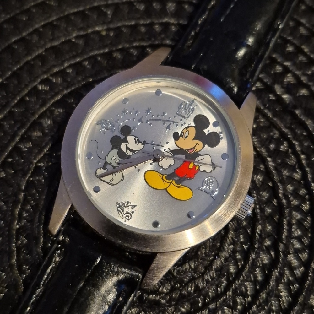DISNEY "Mickey Through The Years" Ladies Watch, NEW BATTERY